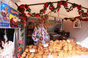 Sale of Easter cakes