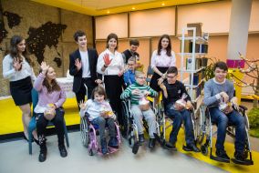 Workshop on painting Easter cakes