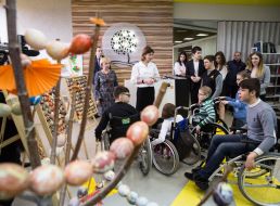 Workshop on painting Easter cakes