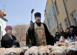 Consecration of Easter cakes in the Kachanovsk colony
