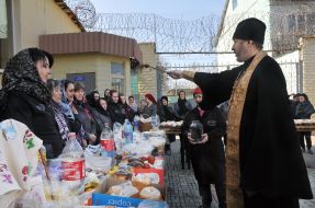 Consecration of Easter cakes in the Kachanovsk colony