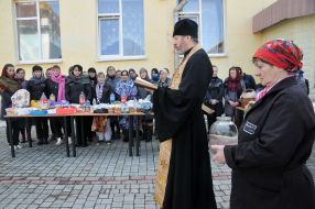 Consecration of Easter cakes in the Kachanovsk colony