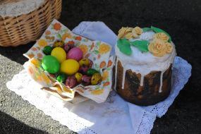 Easter cake and pysanka