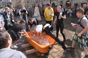 "Поливальный понедельник" во Львове