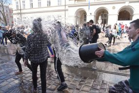 "Поливальный понедельник" во Львове