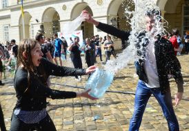 "Поливальный понедельник" во Львове