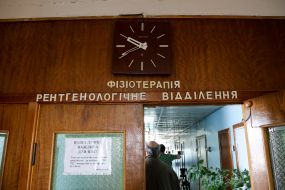 Clock above the entrance to the x-ray department