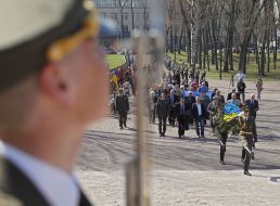 The ceremony of laying flowers at the Memorial