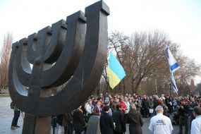 Молитва покаяння біля пам'ятника "Мінора"