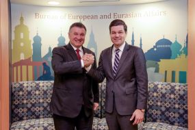 Arsen Avakov,  Wesley Mitchell