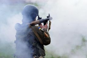 A fighter of the national guard during the training fees