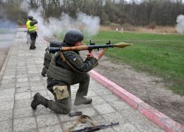 Боєць нацгвардії під час навчальних зборів