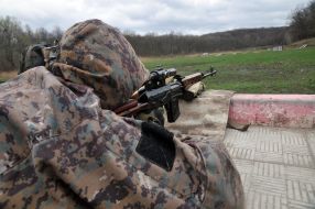 Боєць нацгвардії під час навчальних зборів