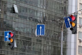 Yellow traffic light