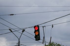 Yellow traffic light