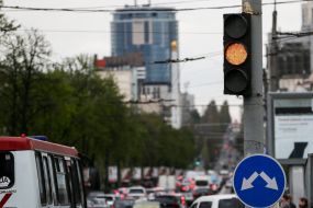 Yellow traffic light