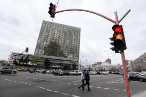 Yellow traffic light