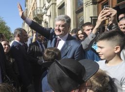 Petro Poroshenko communicates with Lvivans