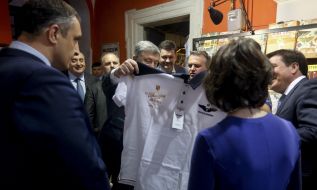 Petr Poroshenko during a meeting with writers