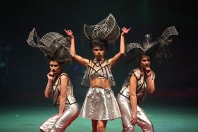 Участницы парикмахерского искусства "Хрустальный ангел"