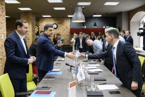 Александр Саенко, Владимир Гройсман