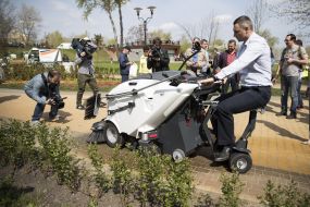 Vitali Klitschko inspects new technology of "Kyivzelenbud"