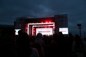 ZonaНатхнення Show performance