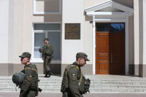Servicemen near the Donetsk Regional State Administration