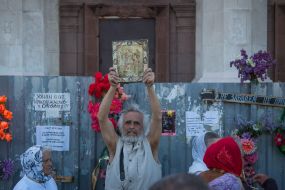 A man with an icon near the House of Trade Unions