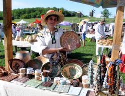 Participants of the fair demonstrates ceramic dishes