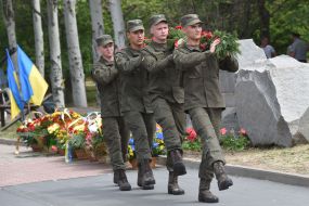 Возложение хвойного венка к мемориалу "Переправа"