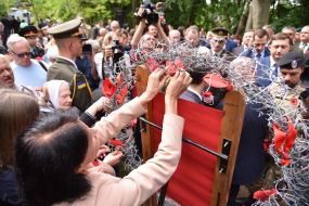 Participants of The Memory Wreath action