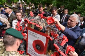 Participants of The Memory Wreath action