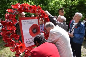 Participants of The Memory Wreath action