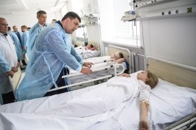 Владимир Гройсман в Черкасской детской больнице