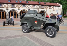 Виставка автомобілів часів Другої світової війни