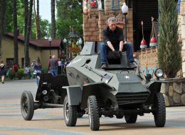 Виставка автомобілів часів Другої світової війни