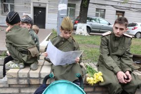 Дети в военной форме