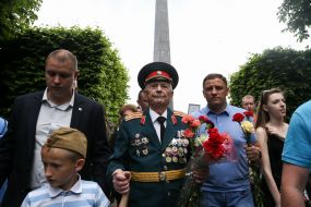 Учасники акції "Безсмертний полк"