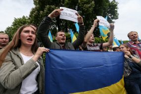 Активісти виступають проти проведення акції "Безсмертний полк"