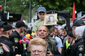 Учасники акції "Безсмертний полк"