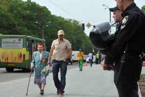 People go to the Memorial of Glory