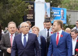 Yuri Vilkul and Konstantin Usov