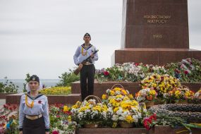 Honor guard near the monument to the Unknown Sailor
