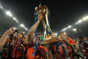 FC Shakhtar players hold the Cup of Ukraine