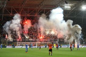 Fans of FC "Dynamo" harness fireers
