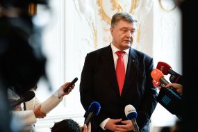Petro Poroshenko answers questions of media representatives