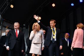 Petr Poroshenko, Brigitte Macron and Emmanuel Macron