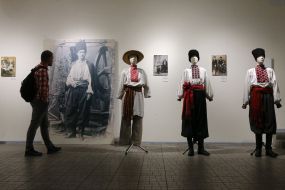 Exhibition "Men's Noshа"