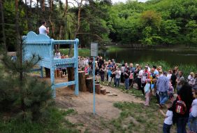 Opening of the Lavochka - The bench - a giant